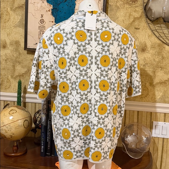 Absent Men’s Crochet Button-Up Shirt. NWT. Runs small- listing as 2XL. - Picture 4 of 10